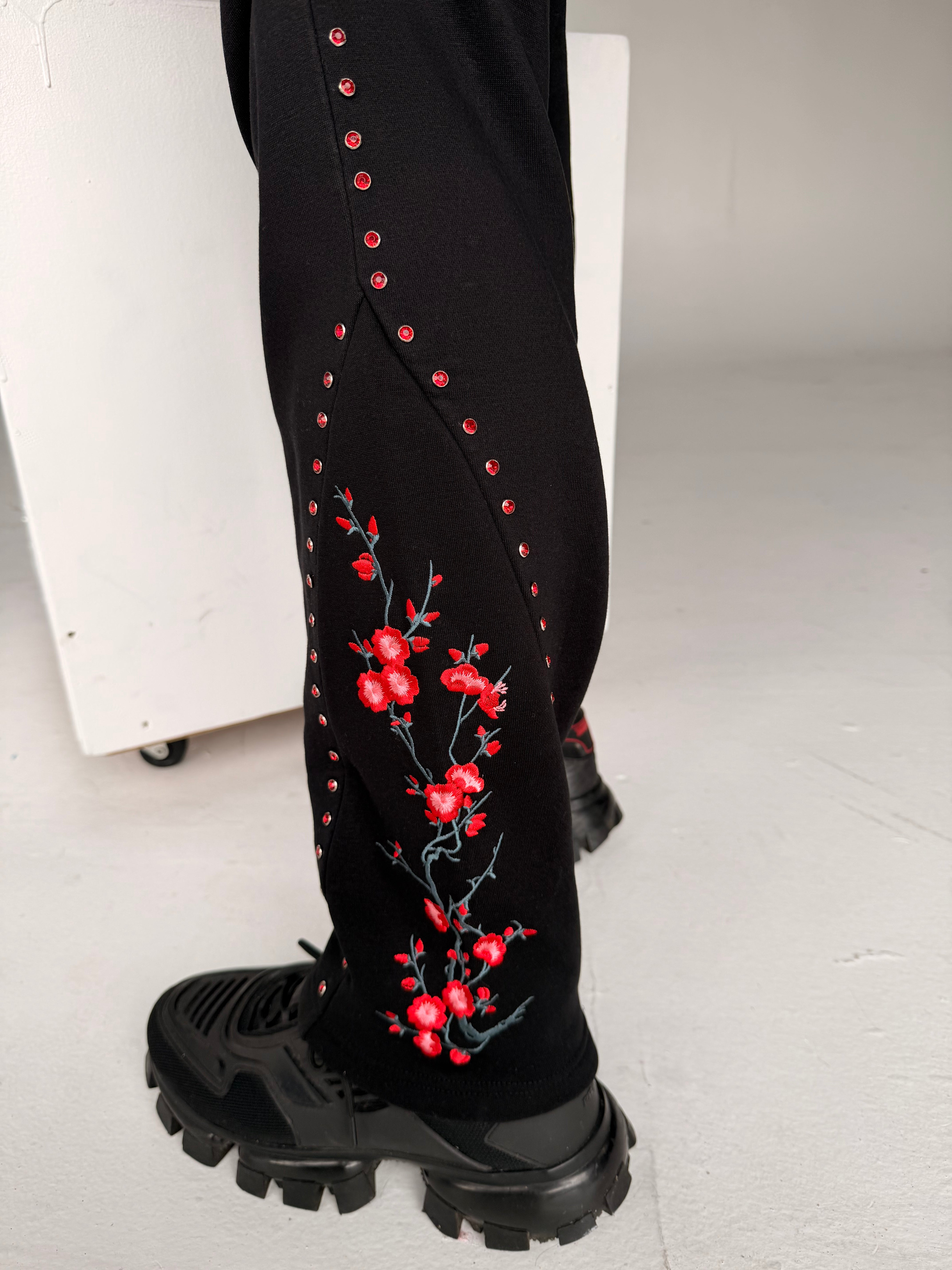 Concrete blossom sweat suit ( Black & Red ) – ZANESIS clothing