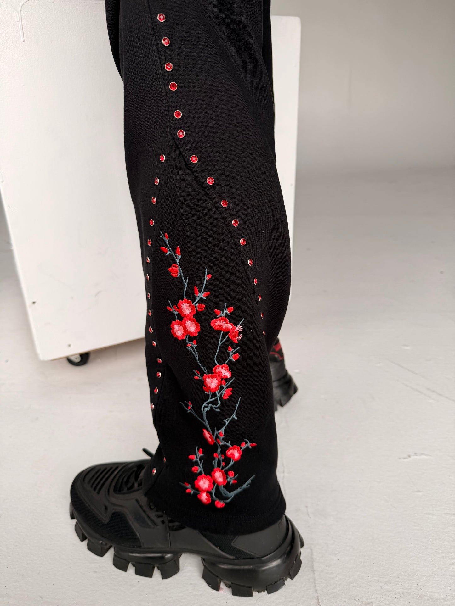 Concrete blossom sweat suit ( Black & Red )
